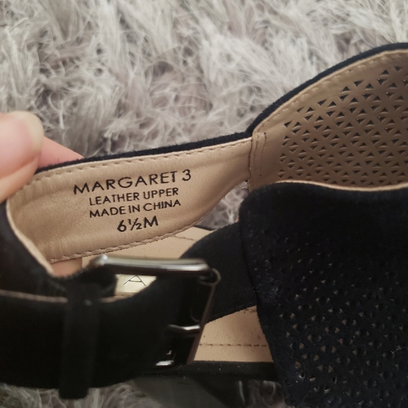 Tahari Margaret 3 Black Peep Toe Heels size 6.5 - Picture 2 of 5